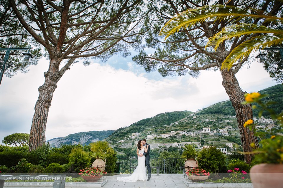 bruidspaar bruidsfoto trouwfoto bruidsfotografie ravello italie amalfi amalfitaanse kust trouwreportage buitenland trouwen bruidsreportage destination wedding photographer netherlands holland