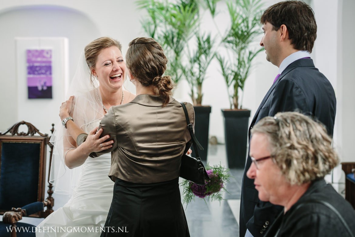 receptie bruiloft bruidsfotograaf trouwfotograaf lambertuskerk raamsdonk trouwen authentieke ongeposeerde documentaire trouwfotografie trouwfoto journalistieke bruidsfoto natuurlijke emotionele bruidsfotografie