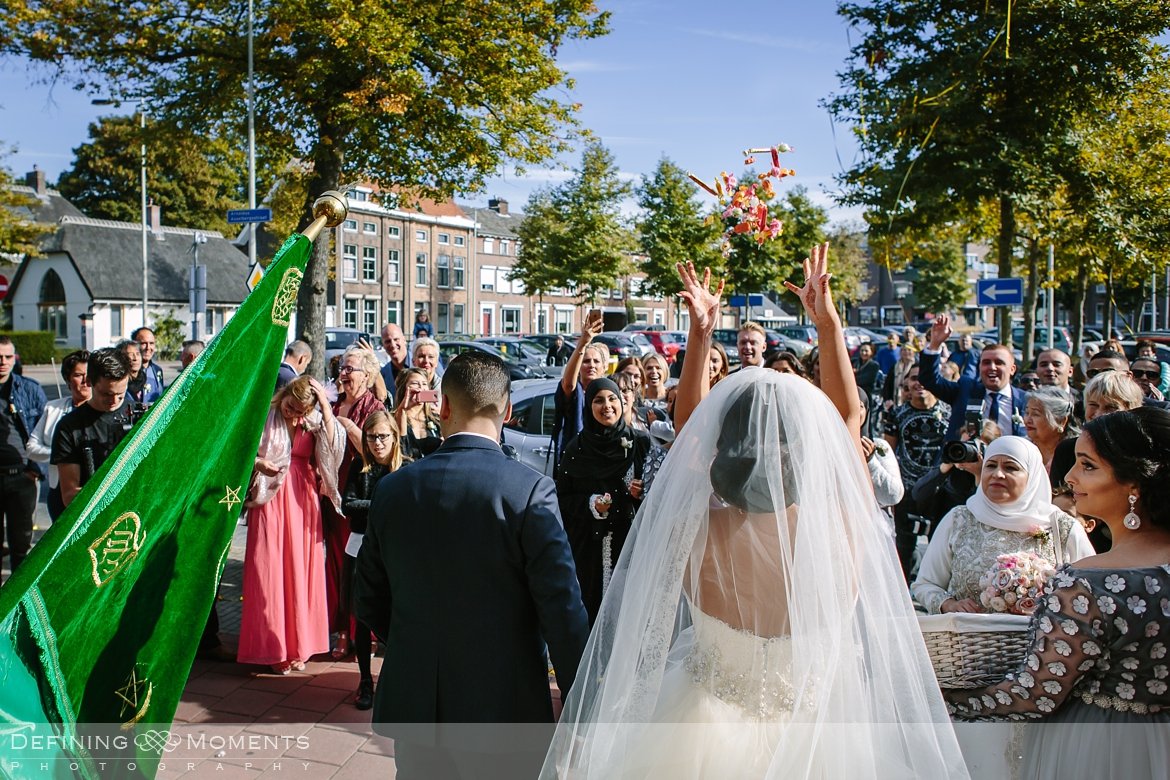 huwelijksfotograaf trouwreportage bruidsreportage bruidsfotografie nederlands marokkaanse multiculturele bruiloft trouwfoto bruidsfoto bergen_op_zoom markiezenhof de_raayberg jimmy_choo bruidsschoenen