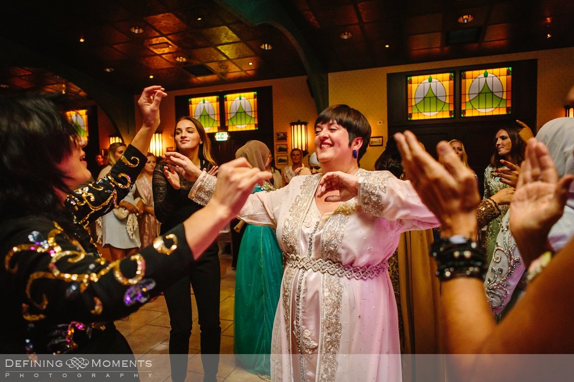 huwelijksfotograaf trouwreportage bruidsreportage bruidsfotografie nederlands marokkaanse multiculturele bruiloft trouwfoto bruidsfoto bergen_op_zoom markiezenhof de_raayberg