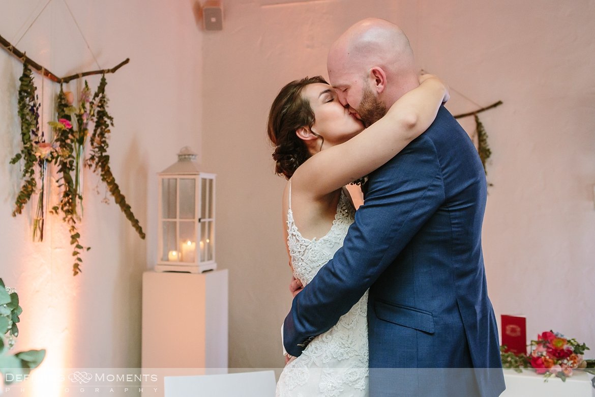 bruidsreportage trouwfotografie korenmolen princenhage breda authentieke ongeposeerde spontane trouwfotografie documentair trouwfotograaf bruidsfotograaf twee fotografen duo